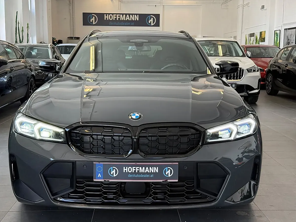BMW 3 Series 2023 photo 3