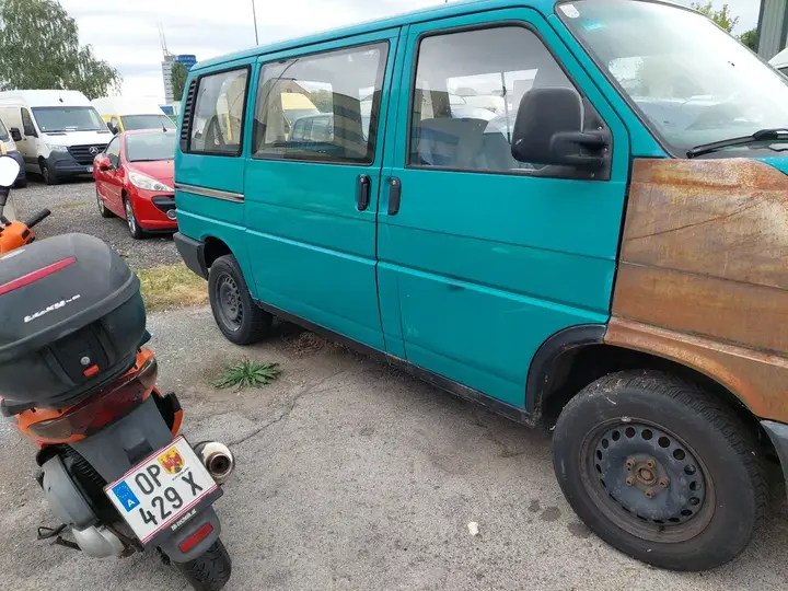 Volkswagen T4 1992 photo 2