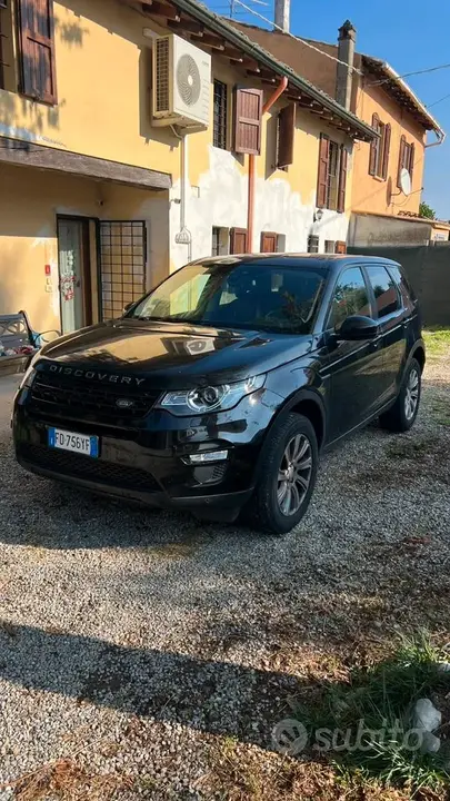 Land Rover Discovery Sport 2016 photo 2