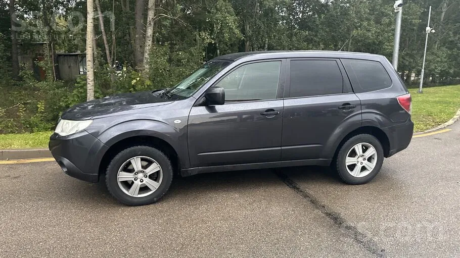 Subaru Forester 2010 photo 2