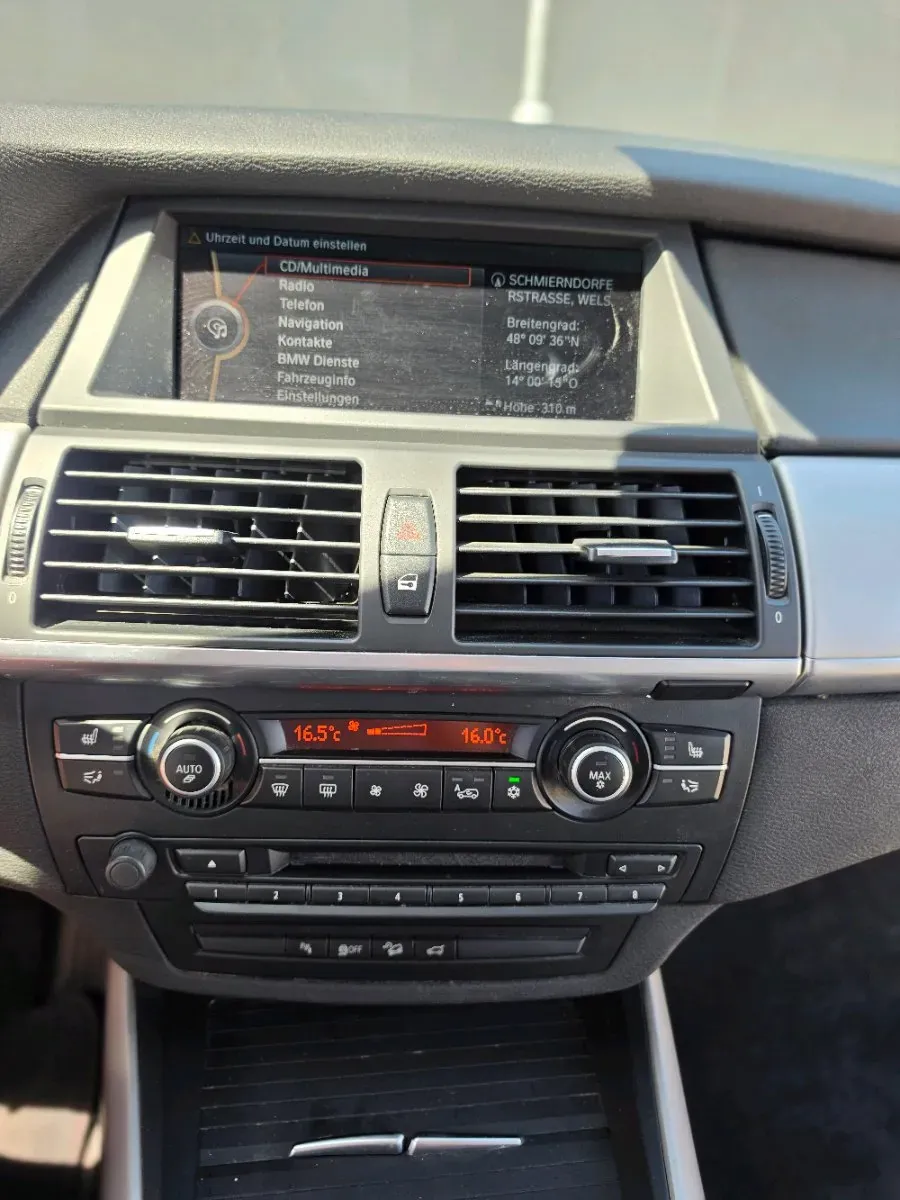 BMW X5 2010 photo 2