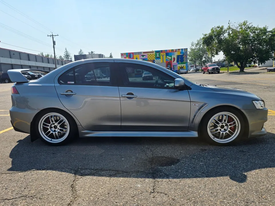 Mitsubishi Lancer Evolution 2012 photo 4