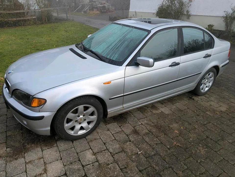 BMW 318I