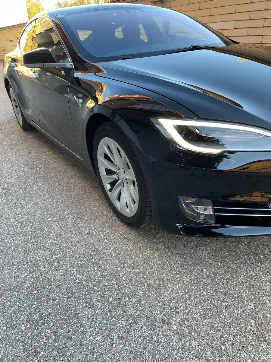 Tesla Model S 2018 photo 2