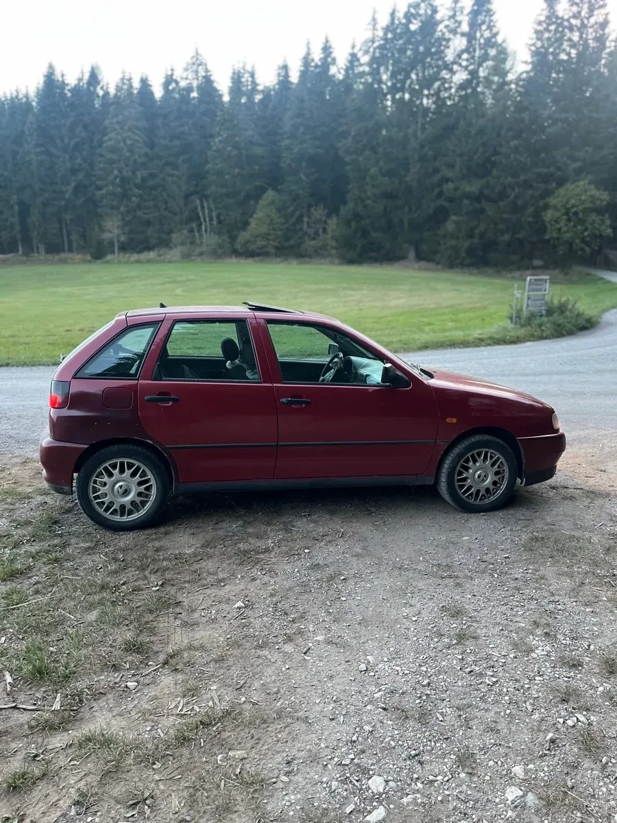 Seat Ibiza 1998 photo 3