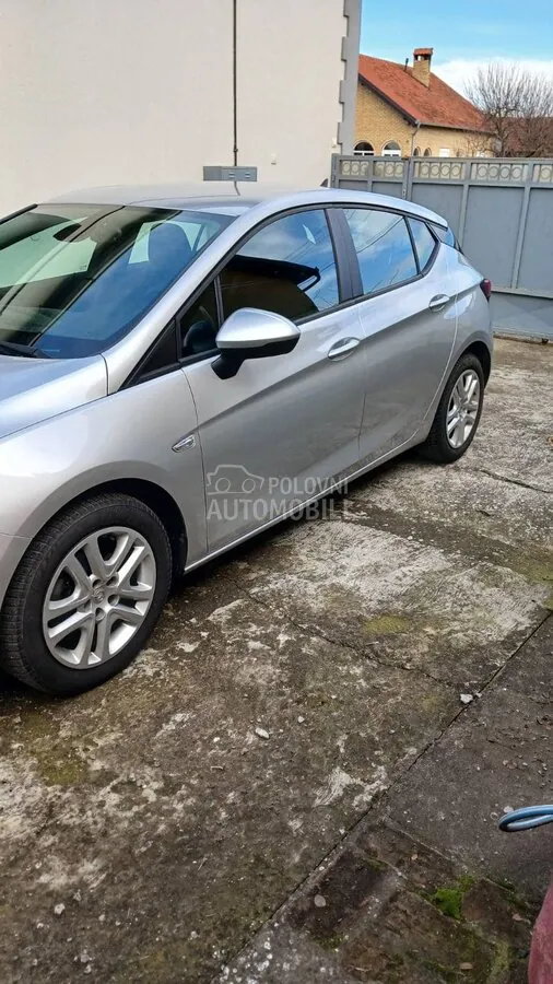 Opel Astra K 2018 photo 2
