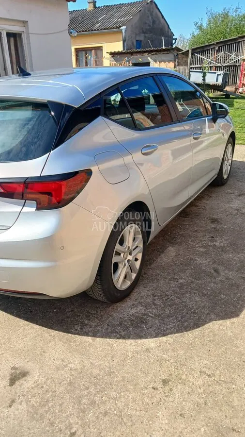 Opel Astra K 2018 photo 5