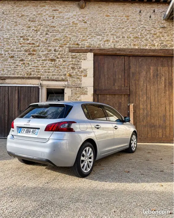 Peugeot 308 2017 photo 2