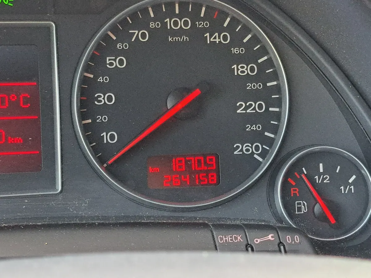 Audi A4 2003 photo 2
