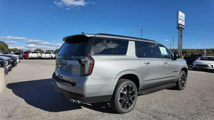 Chevrolet Suburban 2026 photo 5