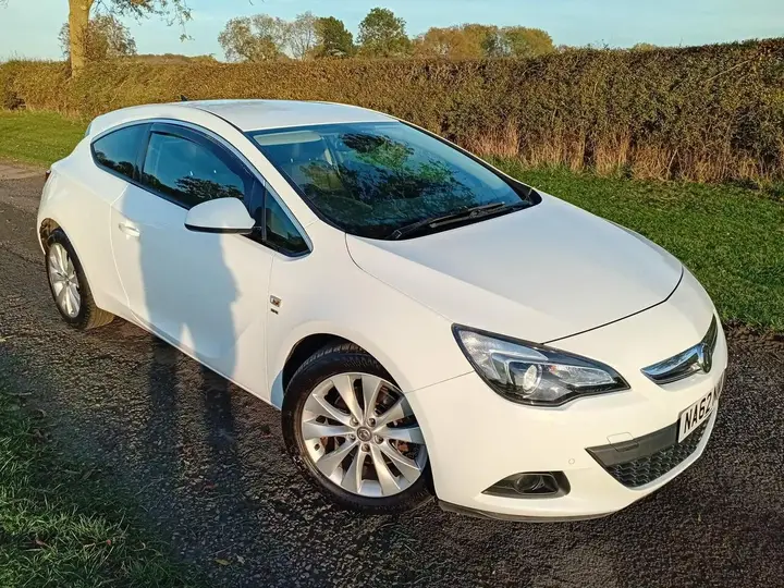 Vauxhall Astra Gtc 2012 photo 4