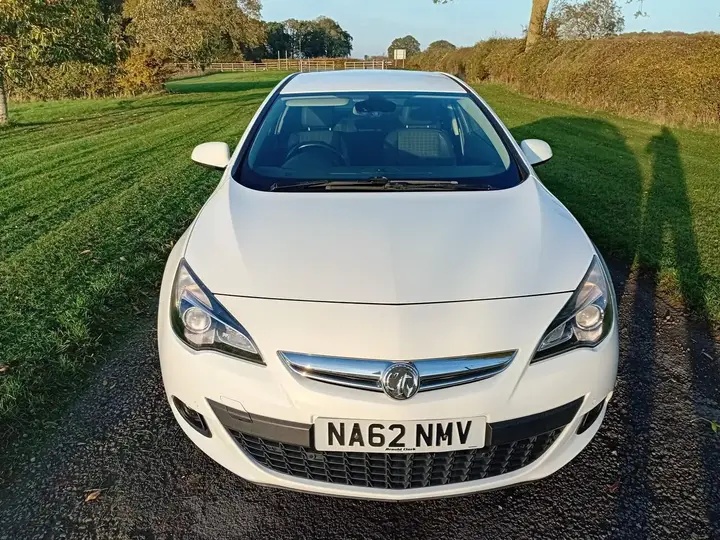 Vauxhall Astra Gtc 2012 photo 5