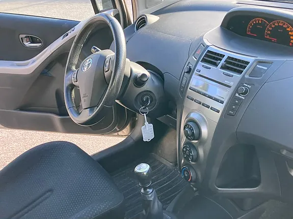 Toyota Yaris 2010 photo 5