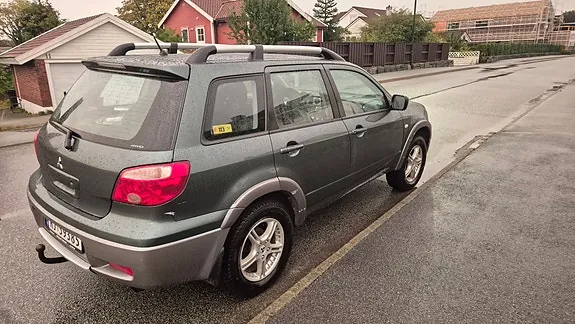 Mitsubishi Outlander 2005 photo 2