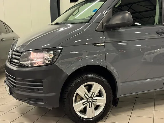 Volkswagen Transporter 2018 photo 3