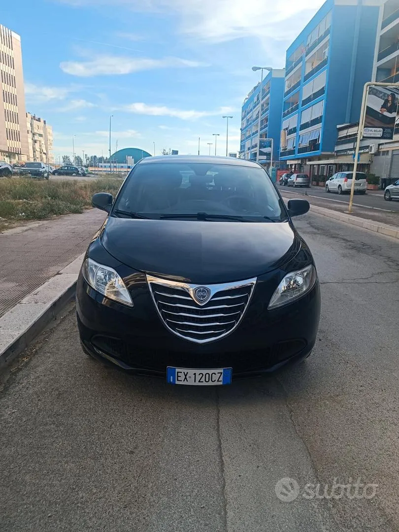 Lancia Ypsilon
