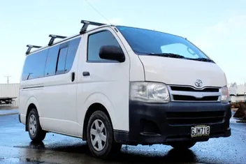 Toyota Hiace 2012 photo 2