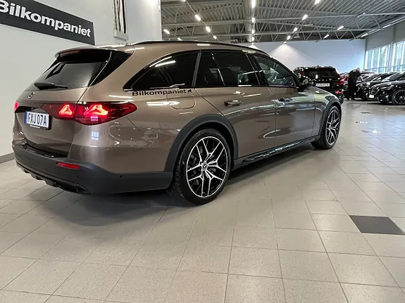 Mercedes-Benz E300 De 2026 photo 3