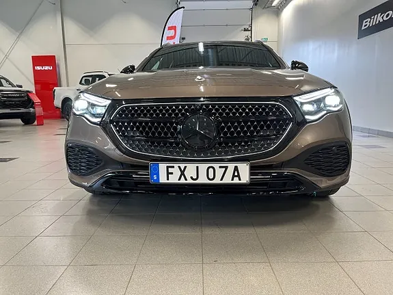 Mercedes-Benz E300 De 2026 photo 4