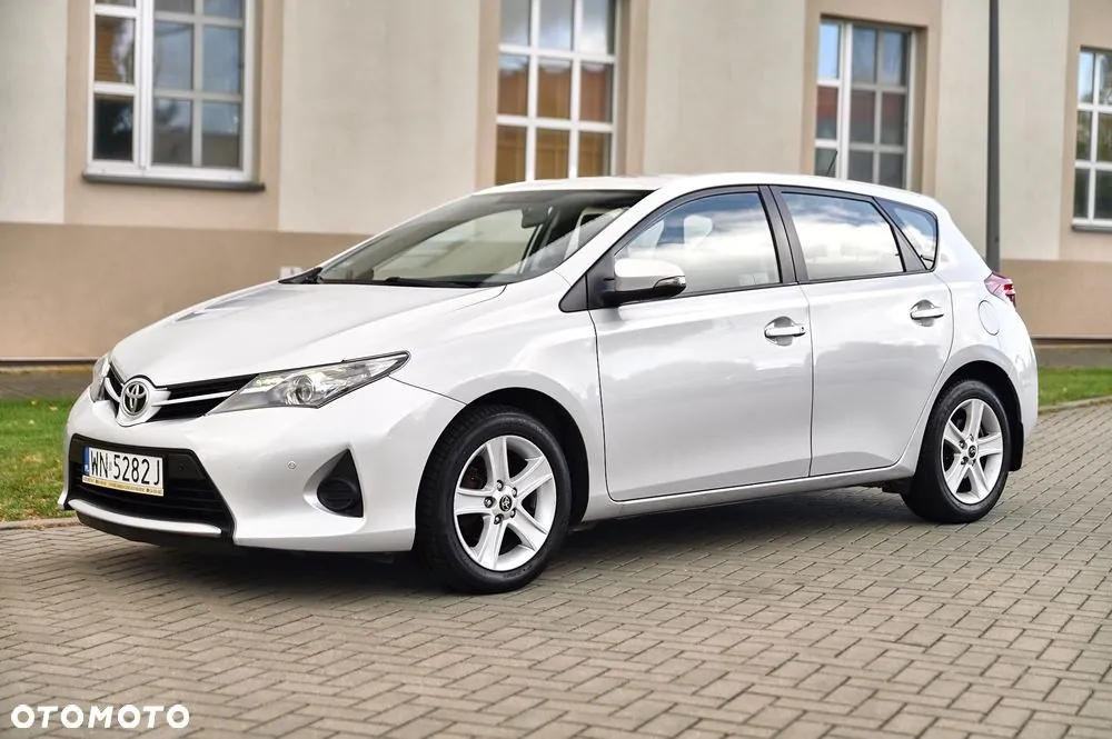 Toyota Auris 2014 photo 3