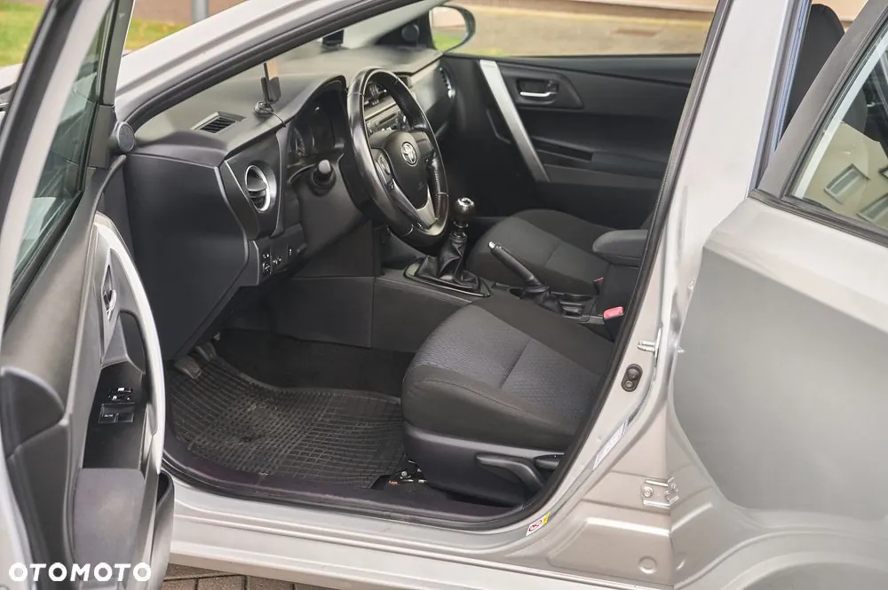 Toyota Auris 2014 photo 5