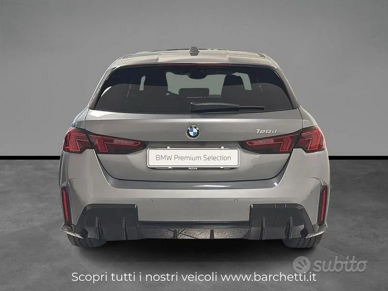 BMW 1 Series 2025 photo 2