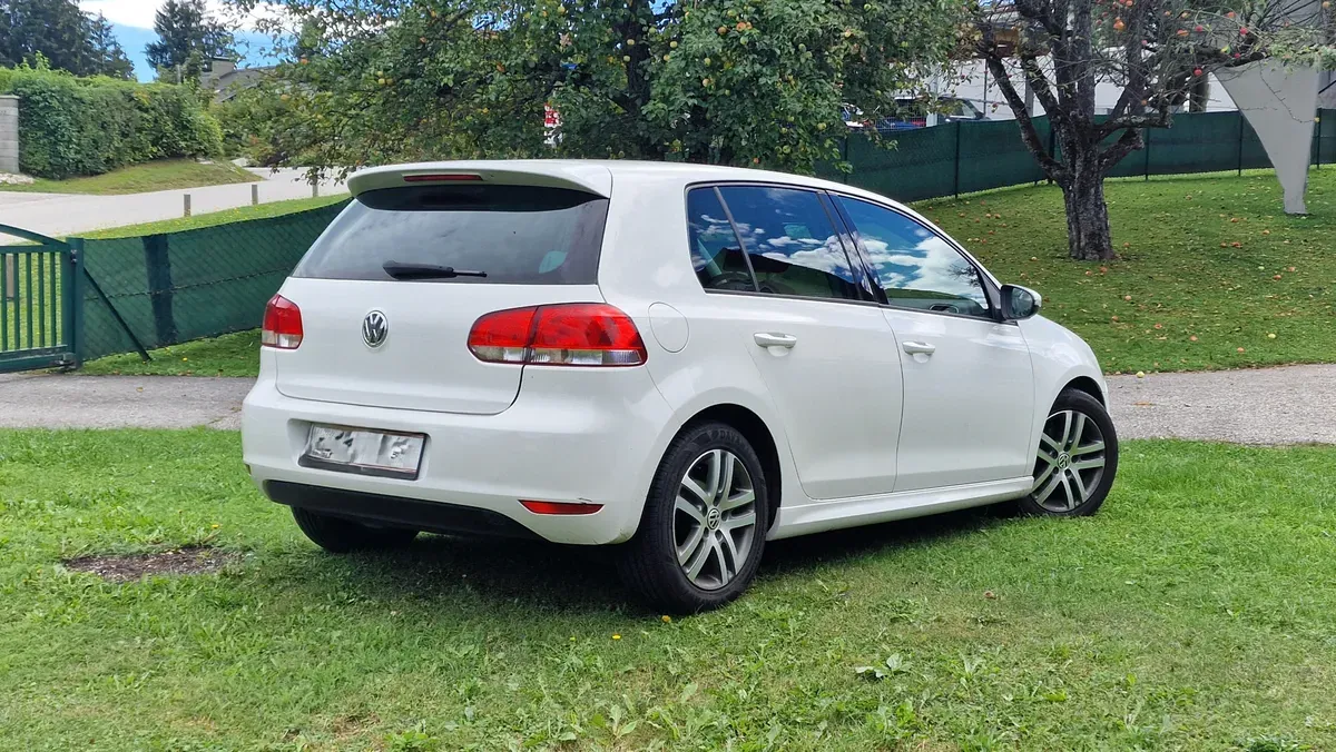 Volkswagen Golf 2011 photo 2