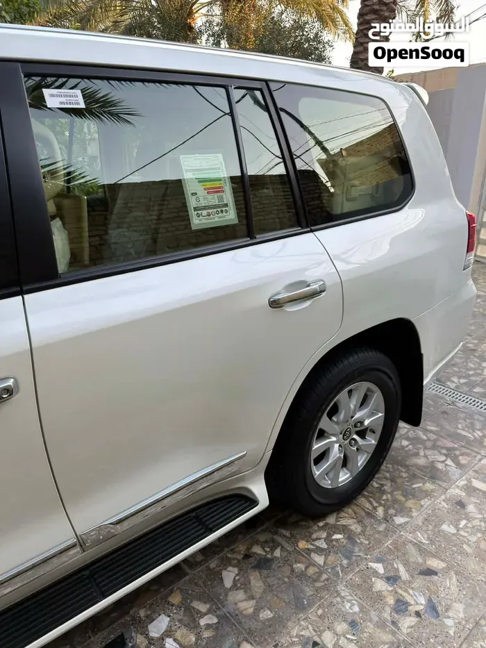 Toyota Land Cruiser 2017 photo 2