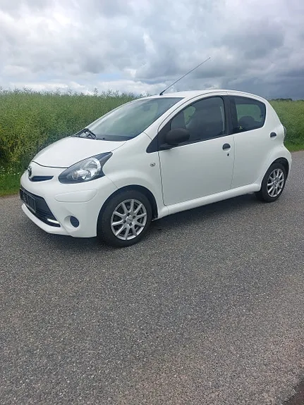 Toyota Aygo 2012 photo 3