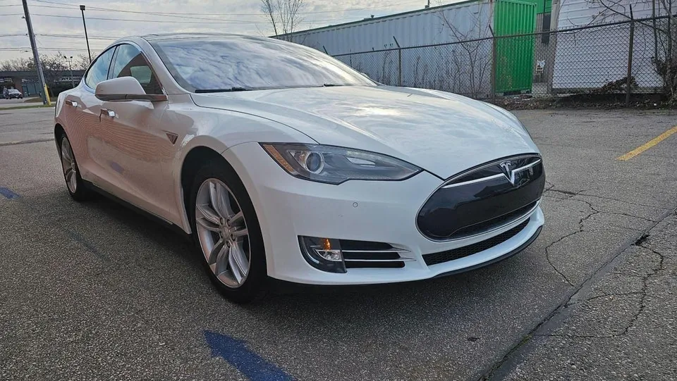 Tesla Model S 2014 photo 2