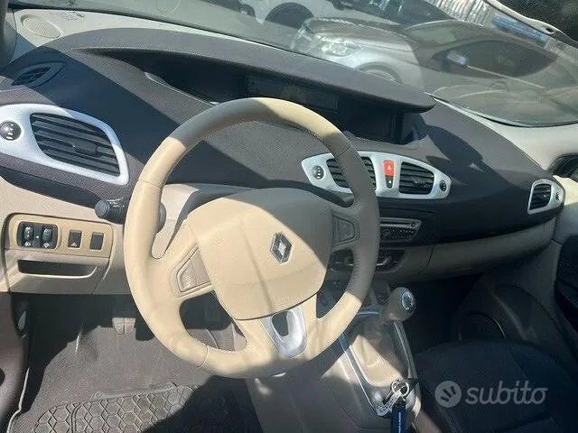 Renault Scenic 2010 photo 2