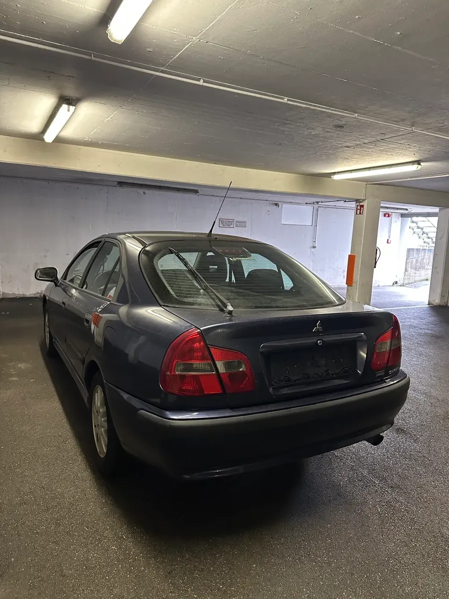 Mitsubishi Carisma 2002 photo 2