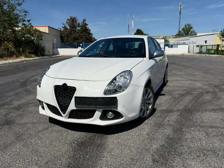 Alfa Romeo Giulietta 2014 photo 3