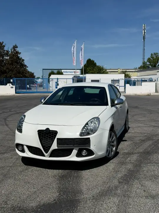 Alfa Romeo Giulietta 2014 photo 2