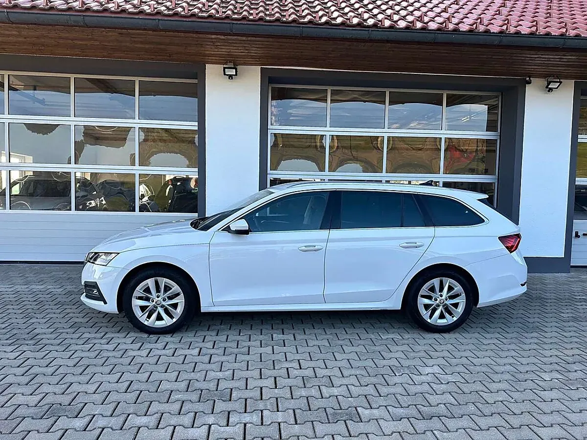 Skoda Octavia 2024 photo 2
