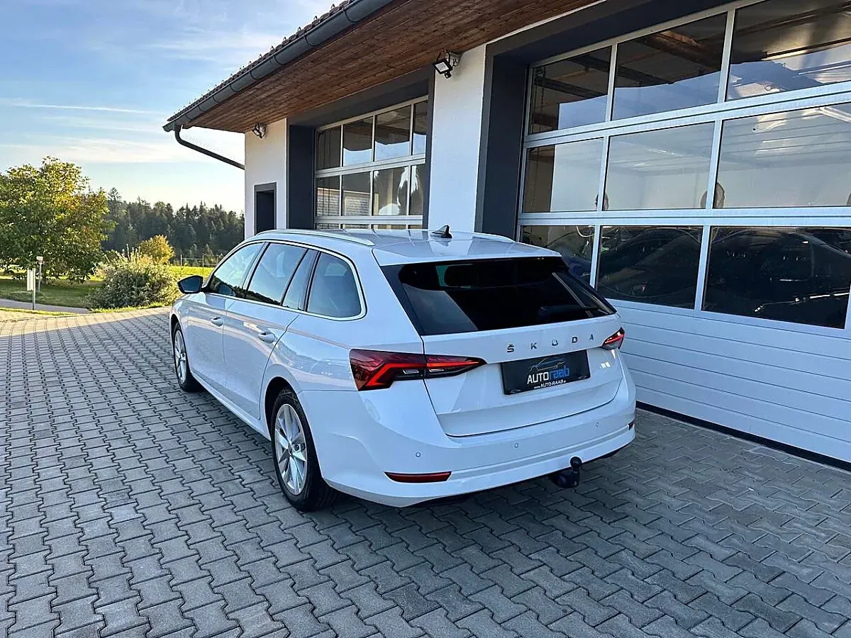 Skoda Octavia 2024 photo 3