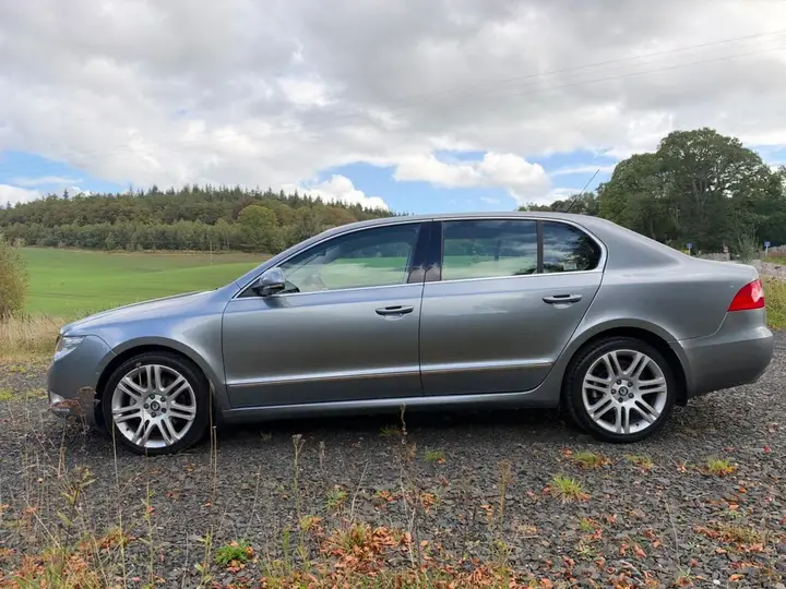 Skoda Superb 2008 photo 4