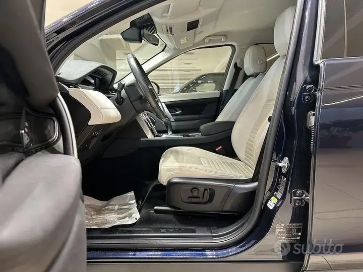 Land Rover Discovery Sport 2022 photo 4