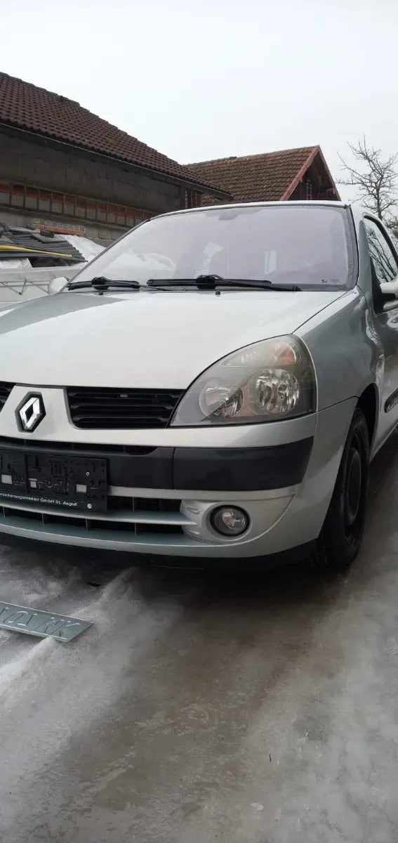 Renault Clio 2004 photo 2