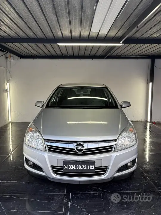 Opel Astra 2009 photo 2
