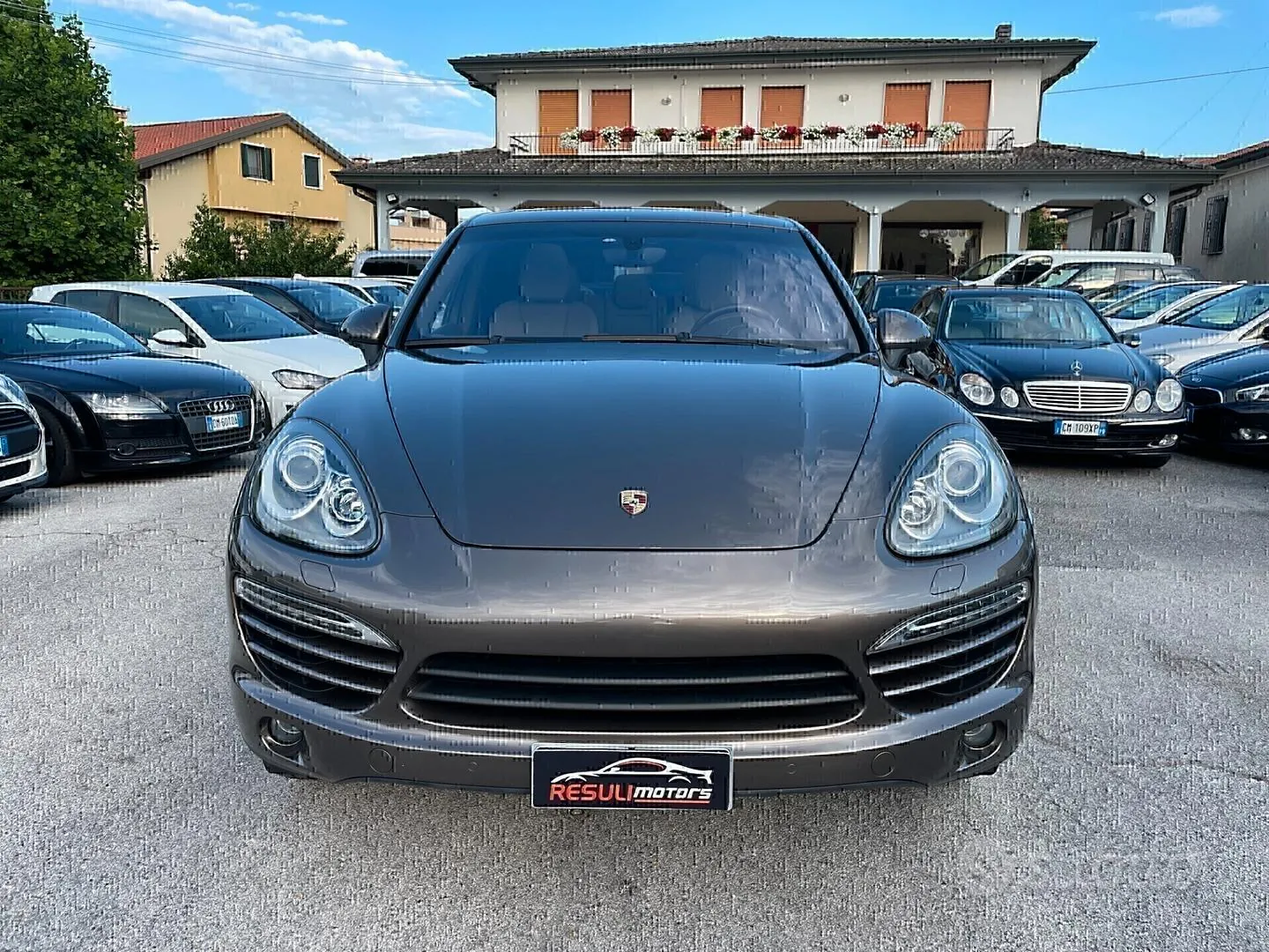 Porsche Cayenne 2011 photo 2