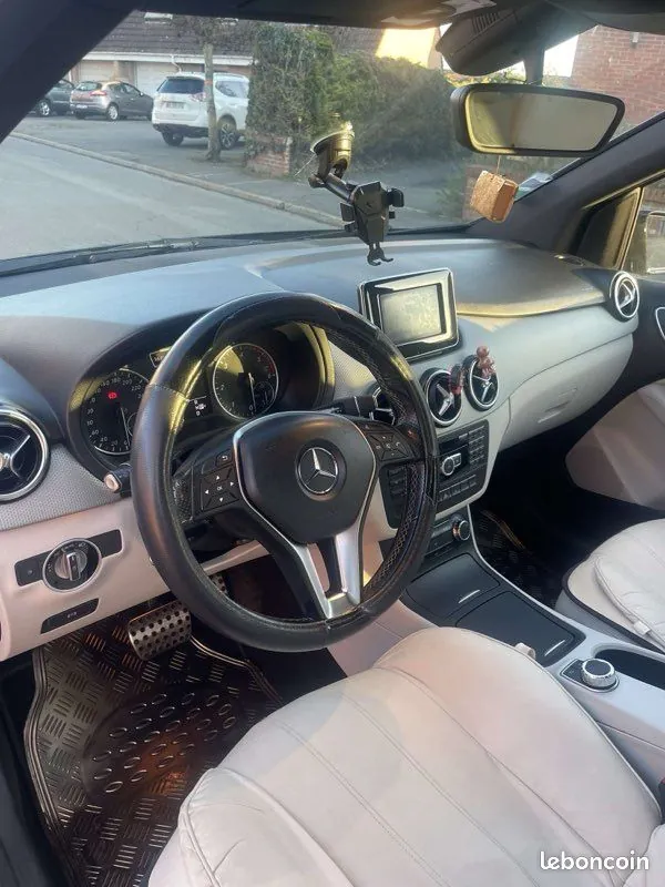 Mercedes-Benz B-Class 2012 photo 3