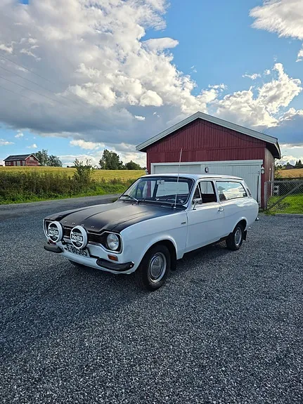 Ford Escort 1968 photo 2