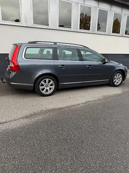 Volvo V70 2011 photo 2