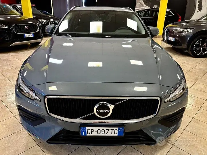 Volvo V60 2023 photo 2