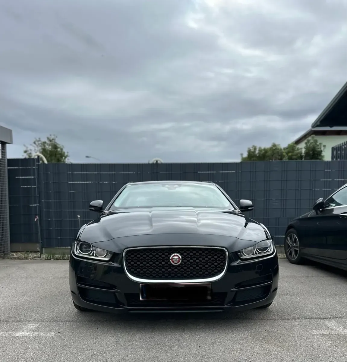 Jaguar Xe 2015 photo 2