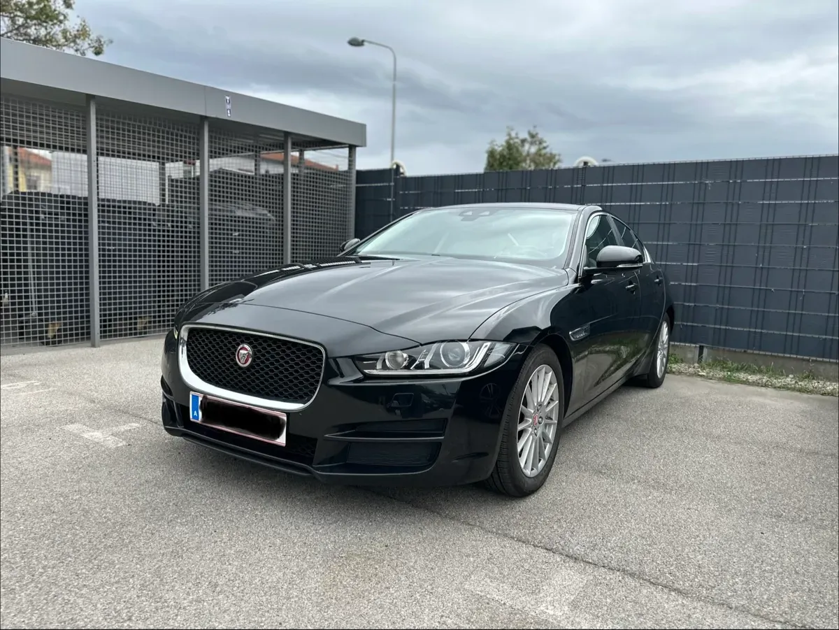 Jaguar Xe
