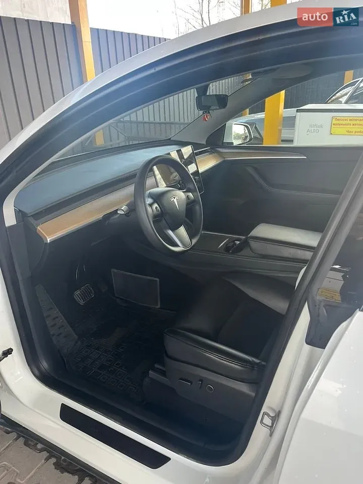 Tesla Model Y 2023 photo 4