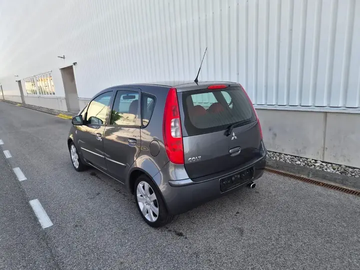 Mitsubishi Colt 2004 photo 2