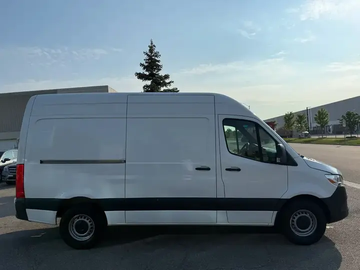 Mercedes-Benz Sprinter 2023 photo 5